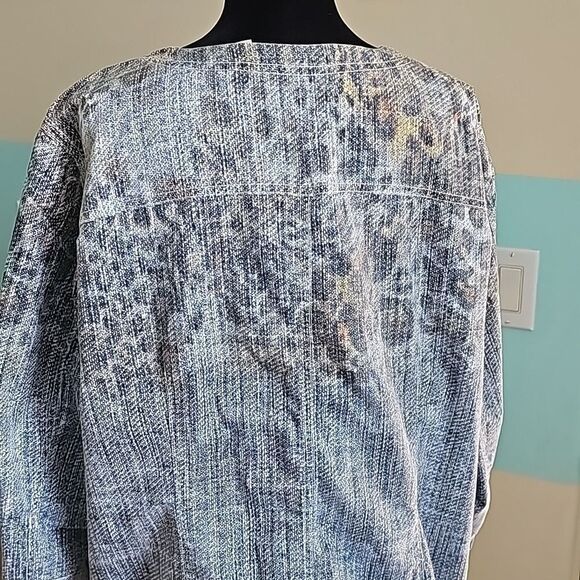 Chicos embellished lightweight snap front top size 3 - Picture 6 of 12